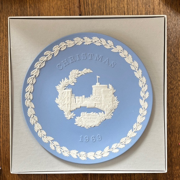 Wedgewood Jasperware 1969 Christmas Plate - Picture 5 of 6